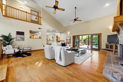 House in Clearwater, Florida 4 bedrooms, 415.37 sq.m. № 2224362 - photo 10