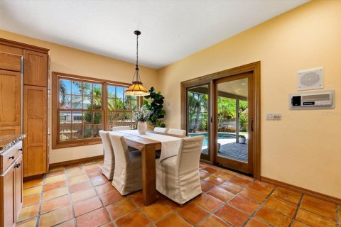 House in Clearwater, Florida 4 bedrooms, 415.37 sq.m. № 2224362 - photo 5