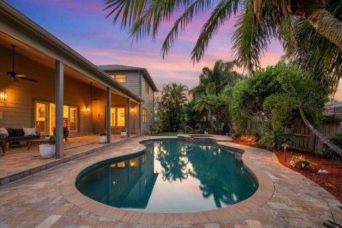 House in Clearwater, Florida 4 bedrooms, 415.37 sq.m. № 2224362 - photo 2