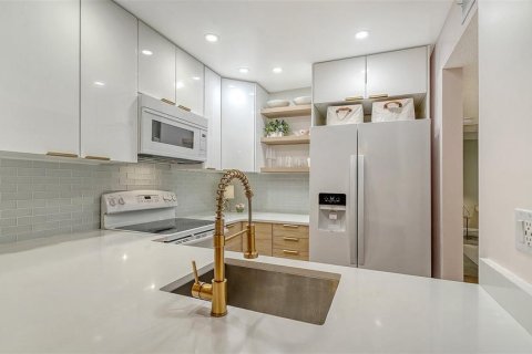 Купить кондоминиум в Венеция, Флорида 6 комнат, 93.83м2, № 2387538 - фото 14