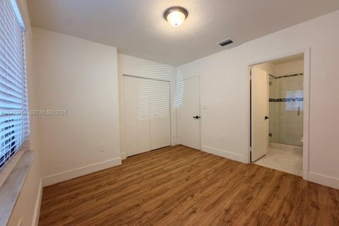 Villa ou maison à louer à Miami, Floride: 4 chambres, 177.44 m2 № 1982302 - photo 7