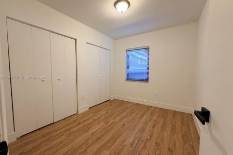 Villa ou maison à louer à Miami, Floride: 4 chambres, 177.44 m2 № 1982302 - photo 9