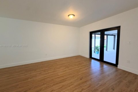 Villa ou maison à louer à Miami, Floride: 4 chambres, 177.44 m2 № 1982302 - photo 2