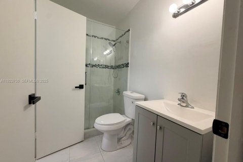 Villa ou maison à louer à Miami, Floride: 4 chambres, 177.44 m2 № 1982302 - photo 5