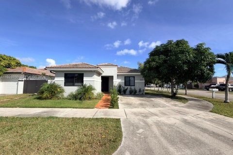 House in Miami, Florida 4 bedrooms, 177.44 sq.m. № 1982302