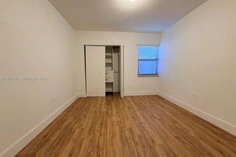 Villa ou maison à louer à Miami, Floride: 4 chambres, 177.44 m2 № 1982302 - photo 10