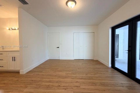 Villa ou maison à louer à Miami, Floride: 4 chambres, 177.44 m2 № 1982302 - photo 14