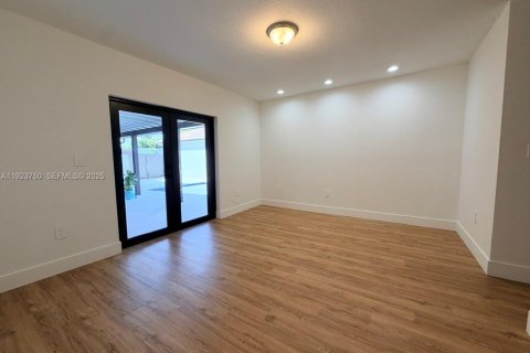 Villa ou maison à louer à Miami, Floride: 4 chambres, 177.44 m2 № 1982302 - photo 11
