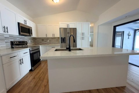 Villa ou maison à louer à Miami, Floride: 4 chambres, 177.44 m2 № 1982302 - photo 4