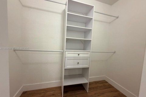 Villa ou maison à louer à Miami, Floride: 4 chambres, 177.44 m2 № 1982302 - photo 15