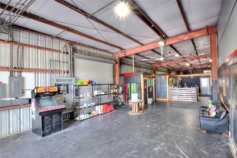 Commercial property in Plant City, Florida № 1885368 - photo 12