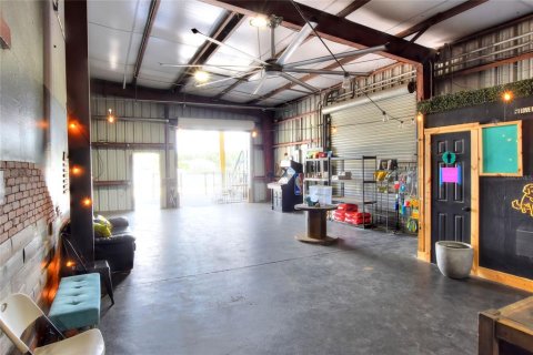 Commercial property in Plant City, Florida № 1885368 - photo 18