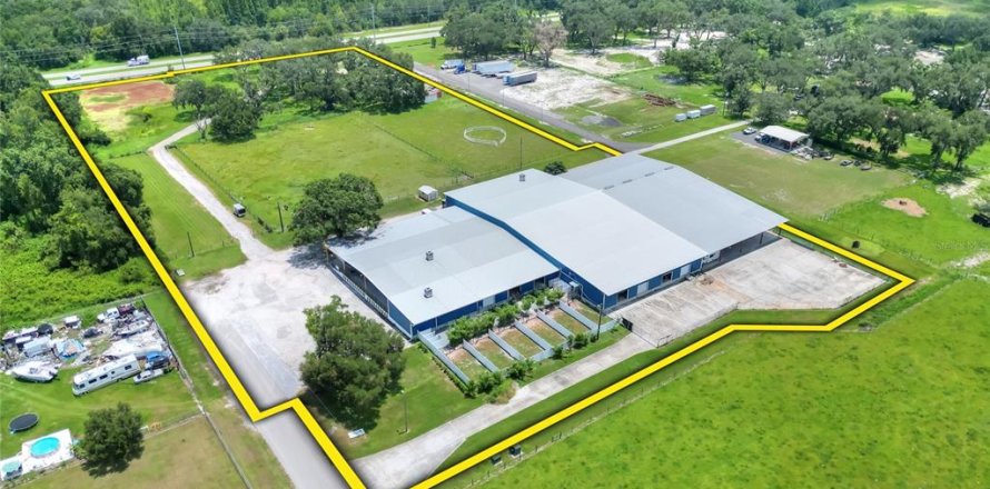 Commercial property in Plant City, Florida № 1885368