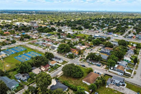 Terreno en venta en Miami, Florida № 1859167 - foto 3