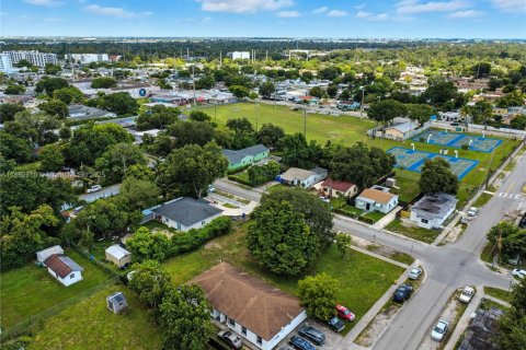 Terreno en venta en Miami, Florida № 1859167 - foto 4