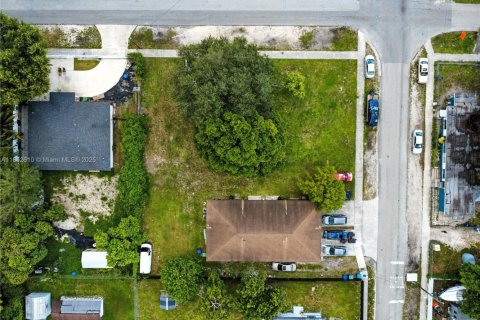 Terreno en venta en Miami, Florida № 1859167 - foto 1