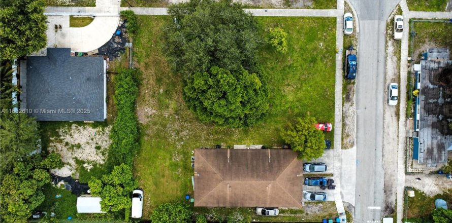 Terreno en Miami, Florida № 1859167