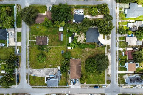 Terreno en venta en Miami, Florida № 1859167 - foto 2