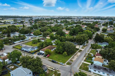 Terreno en venta en Miami, Florida № 1859167 - foto 8