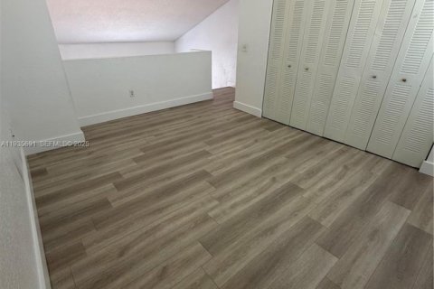 Adosado en alquiler en Hialeah, Florida, 3 dormitorios, 90.3 m2 № 1993818 - foto 9