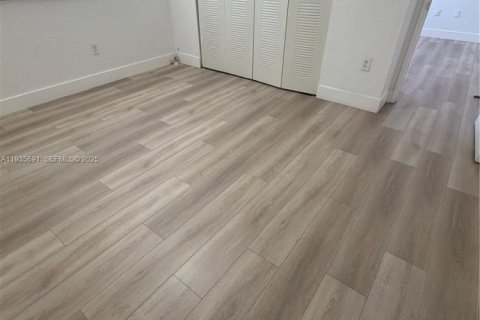 Adosado en alquiler en Hialeah, Florida, 3 dormitorios, 90.3 m2 № 1993818 - foto 6