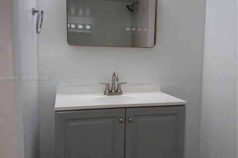 Adosado en alquiler en Hialeah, Florida, 3 dormitorios, 90.3 m2 № 1993818 - foto 7