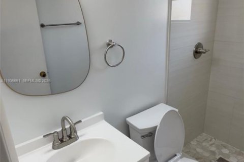 Adosado en alquiler en Hialeah, Florida, 3 dormitorios, 90.3 m2 № 1993818 - foto 1