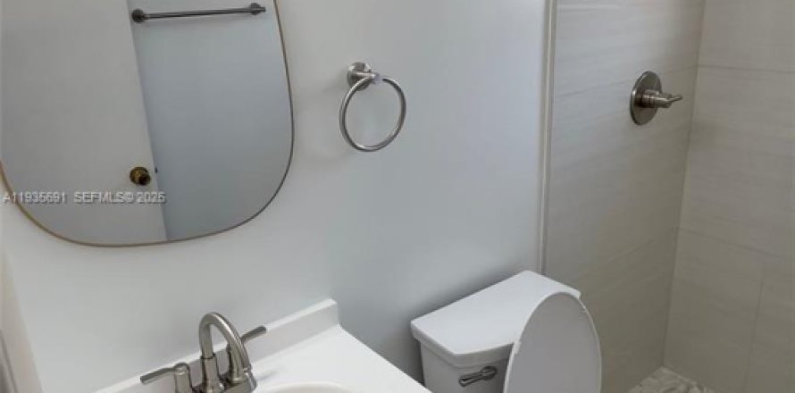 Adosado en Hialeah, Florida 3 dormitorios, 90.3 m2 № 1993818