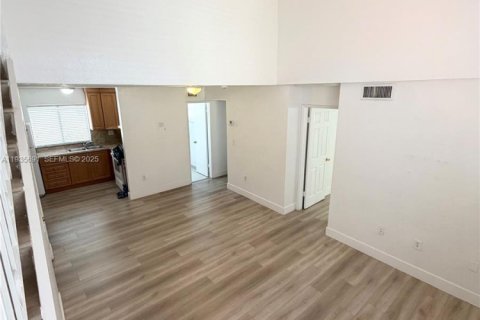 Adosado en alquiler en Hialeah, Florida, 3 dormitorios, 90.3 m2 № 1993818 - foto 4