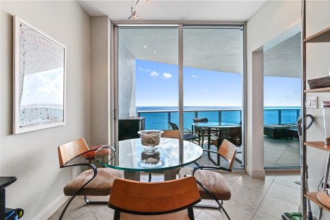 Condo in Lauderdale-by-the-Sea, Florida, 3 bedrooms № 2158188 - photo 23