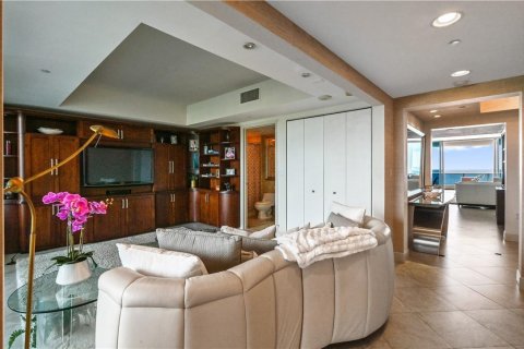Condo in Lauderdale-by-the-Sea, Florida, 3 bedrooms № 2158188 - photo 10