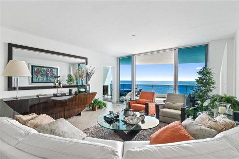 Condo in Lauderdale-by-the-Sea, Florida, 3 bedrooms № 2158188 - photo 20