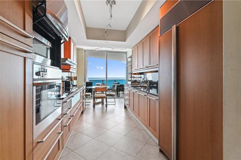 Condo in Lauderdale-by-the-Sea, Florida, 3 bedrooms № 2158188 - photo 22