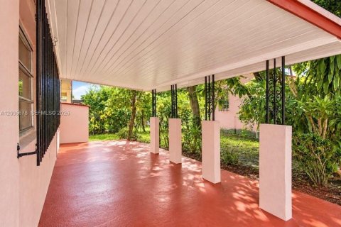 Commercial property in Miami, Florida 171.22 sq.m. № 2385523 - photo 19