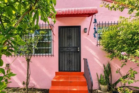 Commercial property in Miami, Florida 171.22 sq.m. № 2385523 - photo 26