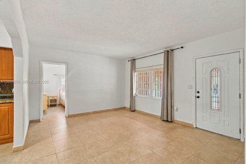 Commercial property in Miami, Florida 171.22 sq.m. № 2385523 - photo 23