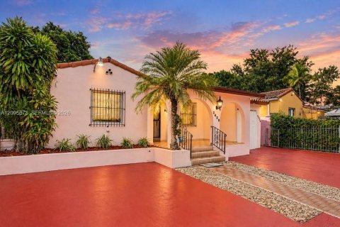 Commercial property in Miami, Florida 171.22 sq.m. № 2385523 - photo 2