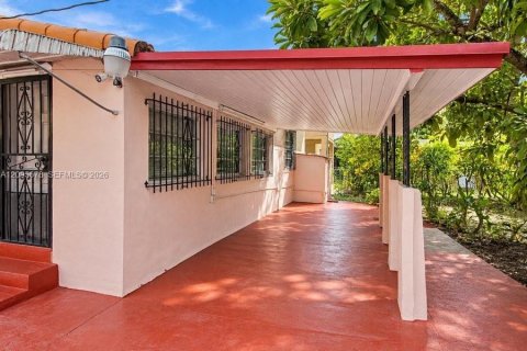 Commercial property in Miami, Florida 171.22 sq.m. № 2385523 - photo 18