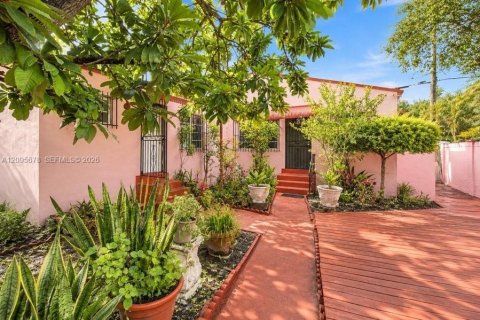 Commercial property in Miami, Florida 171.22 sq.m. № 2385523 - photo 27