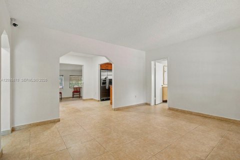 Commercial property in Miami, Florida 171.22 sq.m. № 2385523 - photo 22