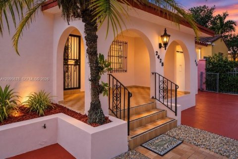 Commercial property in Miami, Florida 171.22 sq.m. № 2385523 - photo 3
