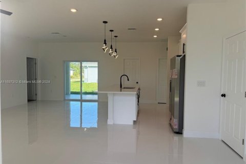 House in Lehigh Acres, Florida 3 bedrooms № 1874641 - photo 3