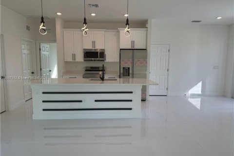 House in Lehigh Acres, Florida 3 bedrooms № 1874641 - photo 8