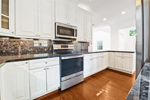 Touwnhouse à vendre à Miami, Floride: 3 chambres, 113.34 m2 № 2059187 - photo 10