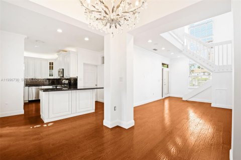 Touwnhouse à vendre à Miami, Floride: 3 chambres, 113.34 m2 № 2059187 - photo 4