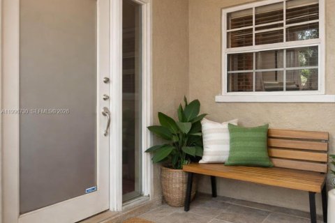 Touwnhouse à vendre à Miami, Floride: 3 chambres, 113.34 m2 № 2059187 - photo 2