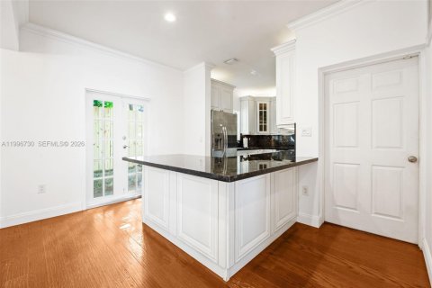 Touwnhouse à vendre à Miami, Floride: 3 chambres, 113.34 m2 № 2059187 - photo 7