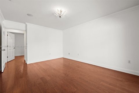 Touwnhouse à vendre à Miami, Floride: 3 chambres, 113.34 m2 № 2059187 - photo 14