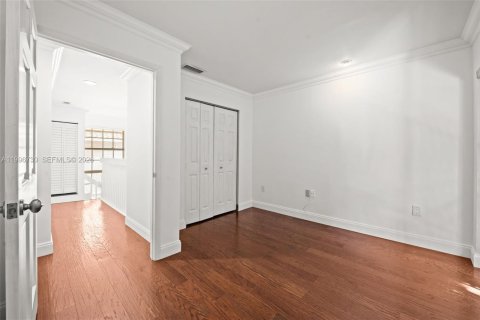 Touwnhouse à vendre à Miami, Floride: 3 chambres, 113.34 m2 № 2059187 - photo 18
