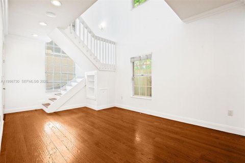 Touwnhouse à vendre à Miami, Floride: 3 chambres, 113.34 m2 № 2059187 - photo 6